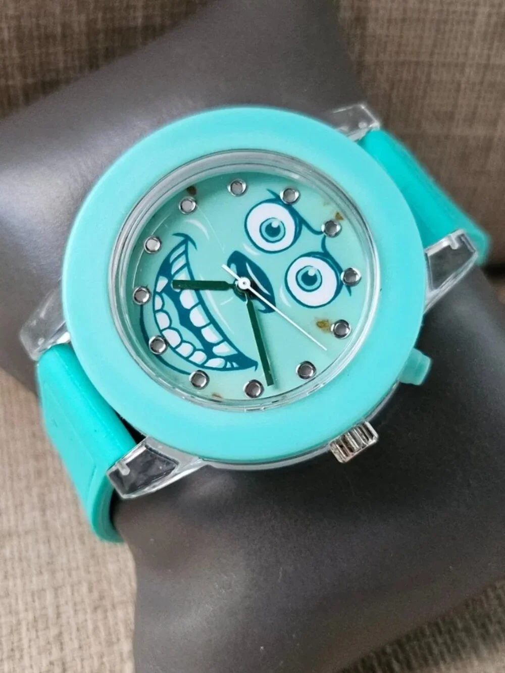 Share Funny Monster Face Wristwatch Ligh Up Quartz Analog Green Rubber Band Wris